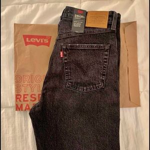 Ribcage straight ankle super high rise levis 28